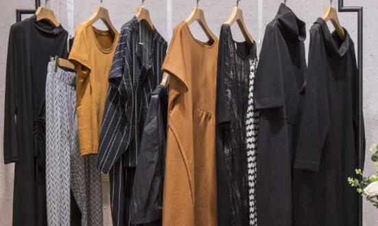 2023年服裝行業(yè)發(fā)展展望 服裝零售行業(yè)市場消費(fèi)現(xiàn)狀發(fā)展趨勢