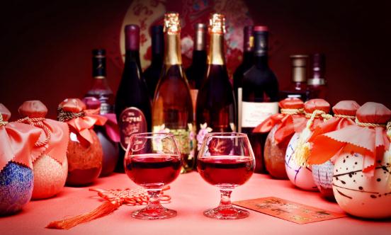 2023酒類(lèi)零售行業(yè)市場(chǎng)競(jìng)爭(zhēng)及發(fā)展現(xiàn)狀分析