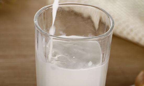 國(guó)內(nèi)牛奶產(chǎn)量連續(xù)四年增幅超6% 液態(tài)奶行業(yè)發(fā)展現(xiàn)狀及政策環(huán)境分析2024