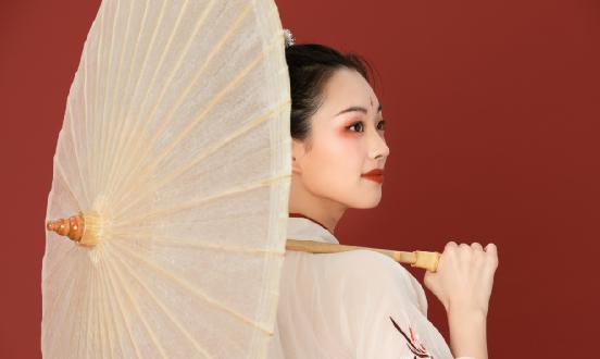 漢服市場如何?漢服行業(yè)發(fā)展機遇及發(fā)展趨勢分析
